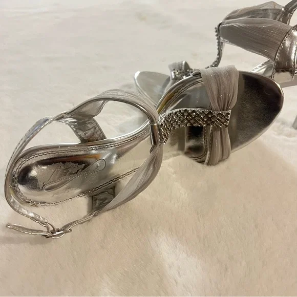 Michelangelo Silver Rhinestone Embellished T Strap Heels Women Size 7.5 - Picture 4 of 9